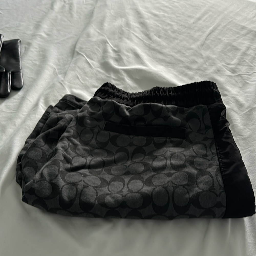 Coach men’s Shorts in Signature